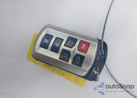 2016 Toyota Sienna Xle 7 Passenger z USA, uszkodzony, nr VIN 5TDDK3DC6GS142586